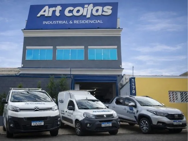 Área fabril da Art Coifas com produção metálica