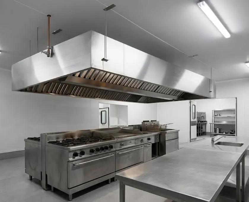 Rede de dutos metálicos em ambiente de operação