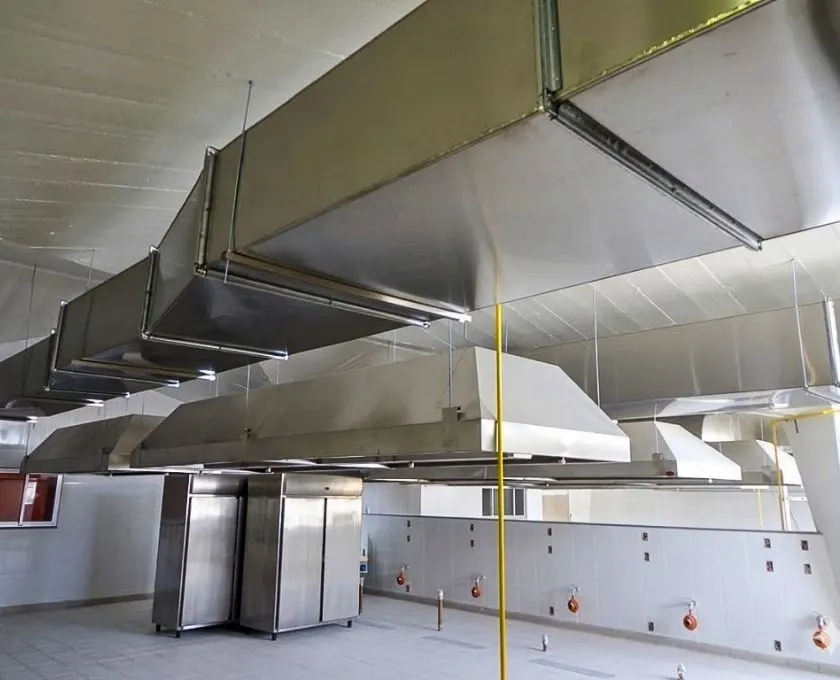 Exaustores industriais instalados em cobertura