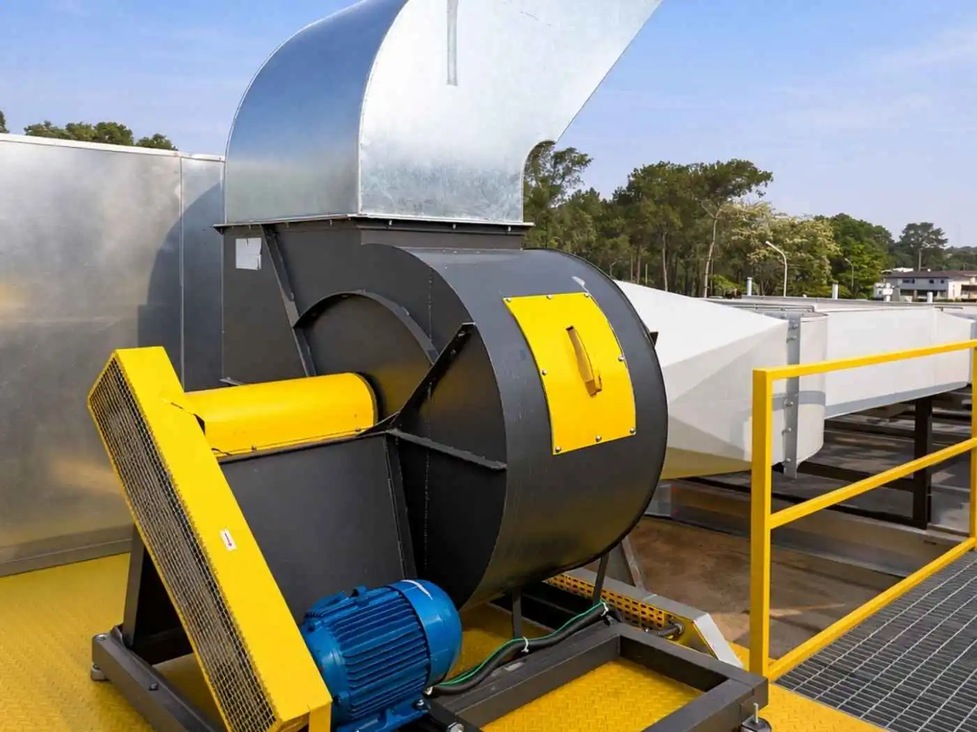 Instalação e manutenção preventiva em exaustores industriais