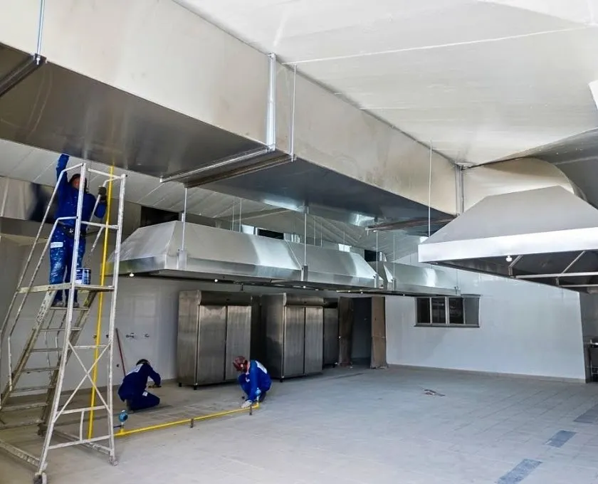 Dutos industriais instalados na área externa